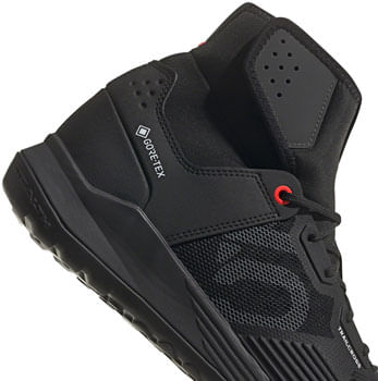 Five Ten Trailcross GTX Flat Shoes - Men's, Core Black / DGH Solid Gray / FTWR White, 7